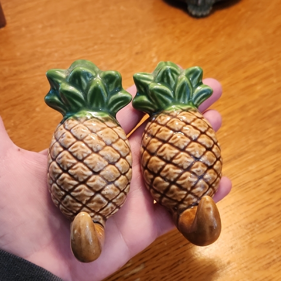 Otagiri Other - Set Of 2 Otagiri Pineapple Mug Hooks